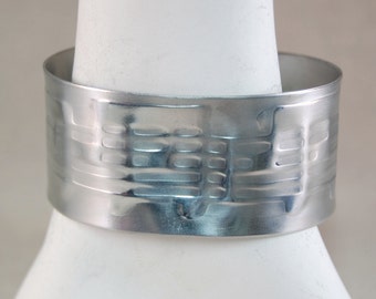 Aluminium Manschette Armband - Musiknoten Strukturiertes Metall