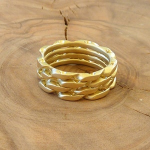 18K gold ring, Gold stacking ring, handmade carved band - Fine jewelry
