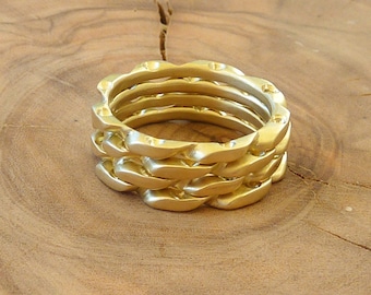 18K gold ring, Gold stacking ring, handmade carved band - Fine jewelry