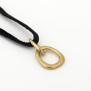Organic 18K gold pendant, gold link pendant necklace, solid gold circle, minimalist jewelry - Handmade Fine Jewelry