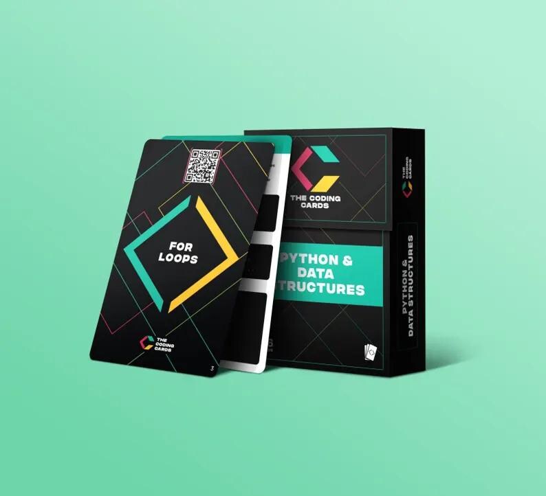 Op de afbeelding: Een set flashcards om Python en datastructuren te leren. De kaarten zijn zwart met witte en groene tekst. De voorkant van een kaart toont een QR-code en de tekst "For Loops". De achterkant van de kaart toont de tekst "Python & Data Structures".