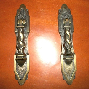 Vintage Vertical Brass Finish Twist Handles
