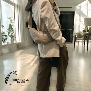 Croissant Tasche aus Leder | Echte Schaffell Bauchtasche | Braune Crossbody Baguette | Minimalistische Gürteltasche | Brusttasche im Vintage-Stil