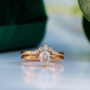Set di fedi nuziali con diamanti simulati a forma di pera: fede nuziale in argento sterling