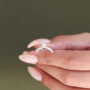 Fede nuziale curva in argento sterling: anello per anniversario con diamanti simulati a forma di pera