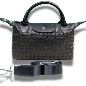 Quilted Black Leather Handbag – Compact Crossbody Bag with Adjustable Strap