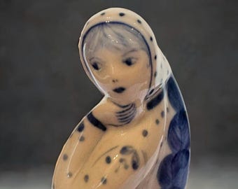 Vintage GZHEL Russian porcelain doll figurine. 8.25”