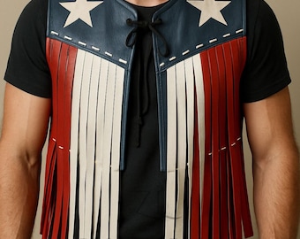 Colete de couro com franjas e a bandeira americana: peça unissex para cowboys e motociclistas com estilo patriótico.