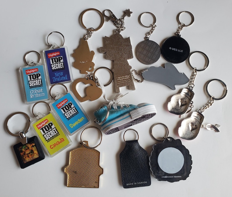 Retro Keychain Collection Vintage 1980s 90s 2000s Novelty Key Chain - Retro Backpack Zipper Pull ...