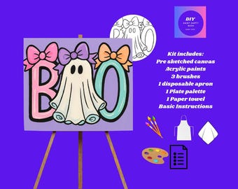 Puede incluir: Un kit de pintura DIY para Halloween. El kit incluye un lienzo pre-dibujado con la palabra "BOO" y un diseño de fantasma, pinturas acrílicas, pinceles, un delantal, una paleta, una toalla de papel e instrucciones. El lienzo está sobre un caballete de madera.