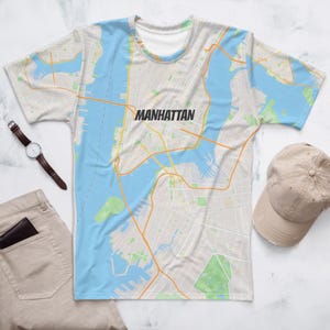 Manhattan heren t-shirt bedrukt met jouw favoriete plek. Of het nu New York, Tokio, Bangkok of welke andere plaats ter wereld dan ook is.
