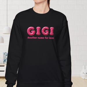 Sudadera Gigi Love, regalo para abuela, ropa familiar adorable, suéter con nombre personalizado, top con letras de globo de fresa