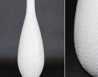 Vase Selb de Hutschenreuther – Département d'art – Allemagne – Milieu du XXe siècle – Porcelaine blanche