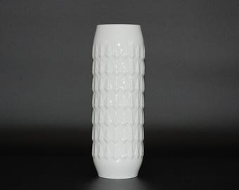 Vase vintage Hutschenreuther Hohenberg | Années 1960 | Porcelaine blanche à décor en relief | Style moderne du milieu du XXe siècle