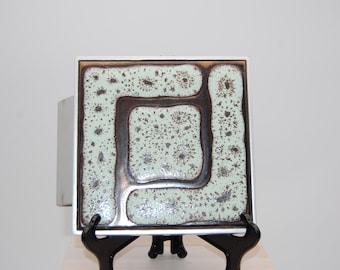 Poignée de porte d'entrée en céramique neuve, style vintage années 1970, couleur crème-brun. Produit neuf du milieu du siècle.