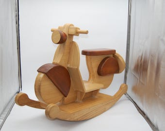 Cheval à bascule vintage en forme de scooter Vespa · Bois massif · Fait main · Pièce unique