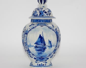 H. 30 cm / 1925 - Vase De Porceleyne Fles Delft • Faïence de Delft peinte à la main • Vase à couvercle bleu et blanc, Hollande