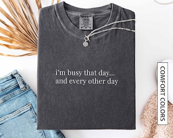 Camiseta sarcástica, camiseta divertida con humor, regalo, camiseta minimalista con cita divertida, humor para adultos, camiseta sarcástica y atrevida, estoy ocupado ese día, camiseta COMFORT COLORS