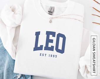Sudadera personalizada Leo, regalo para amantes de la astrología, suéter personalizado con el horóscopo del zodiaco y el año de nacimiento estimado, sudadera unisex azul Gildan