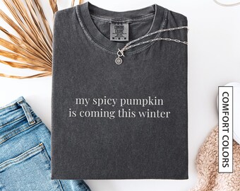 Camiseta de revelación de embarazo para futura mamá, temática de calabaza, con fecha de parto de invierno y colores cómodos.