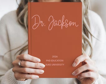 Cuaderno personalizado de tapa dura mate con el nombre del doctor, año de graduación, colorido y regalo de graduación de doctorado personalizado.