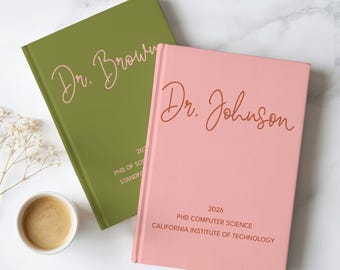Aangepast doctoraat afstudeercadeau gepersonaliseerd doctoraatsnaam jaar universiteit kleurrijk notitieboek hardcover dagboek mat