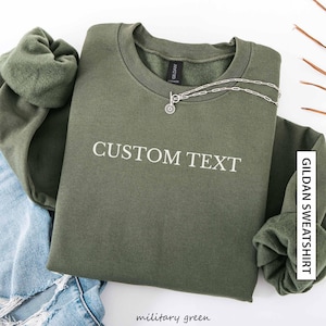 Aangepaste sweater Gepersonaliseerde aangepaste tekst Eenvoudige minimalistische schreefletters Gildan-sweater