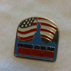 American Pride Statue of Liberty & Flag Vintage logo pin