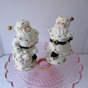 Vintage Santa Claus Salt and Pepper Shakers 4 3/4” Holly Holiday Collectable Unique kitchen utensils kitchenware figurines