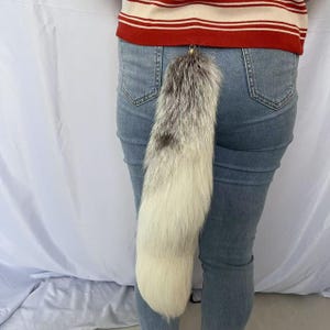 18&quot; Rabo de Raposa Natural: Rabo de Cosplay Branco Cinza Ombré com Chaveiro