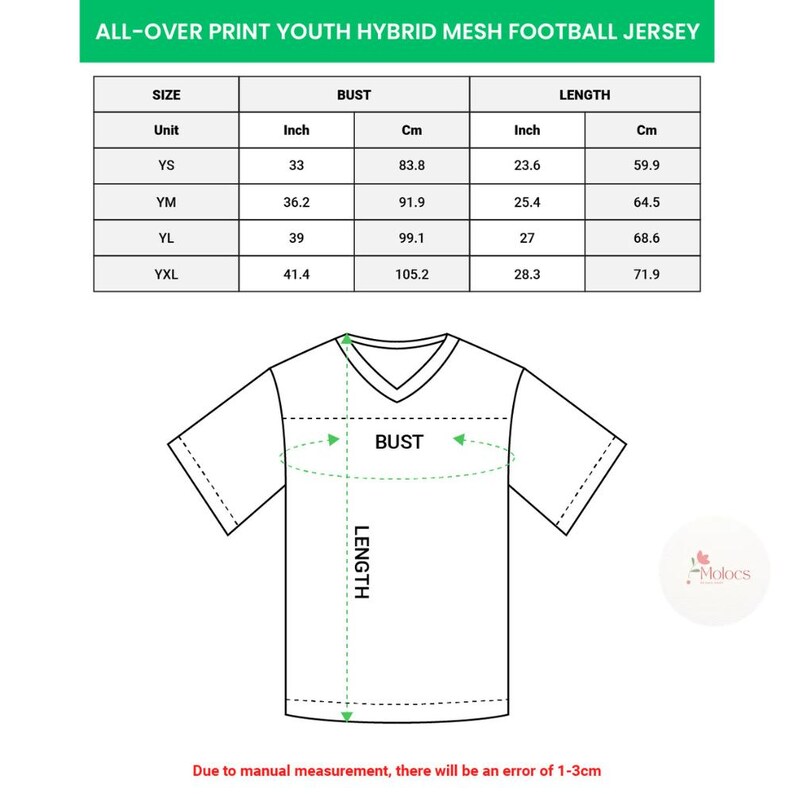 Puede incluir: Diagrama de una camiseta de f&uacute;tbol h&iacute;brida de malla juvenil con medidas de busto y largo en pulgadas y cent&iacute;metros. La tabla de tallas incluye tallas YS, YM, YL y YXL. El texto en la parte superior dice "ALL-OVER PRINT YOUTH HYBRID MESH FOOTBALL JERSEY."