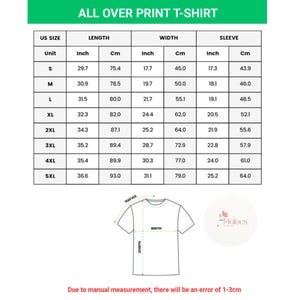 Puede incluir: Una tabla blanca con medidas de tallas para una camiseta con estampado integral. La tabla incluye tallas estadounidenses de la S a la 5XL, con medidas de largo, ancho y manga en pulgadas y cm. Tambi&eacute;n se incluye un diagrama de una camiseta.