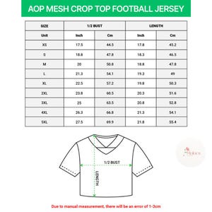 Puede incluir: Una tabla de tallas blanca para una camiseta de f&uacute;tbol AOP mesh crop top, con medidas en pulgadas y cent&iacute;metros. La tabla incluye tallas XS a 5XL, detallando busto y largo. Tambi&eacute;n se muestra un dibujo lineal de la camiseta.