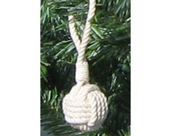 Nautical Christmas Ornament Monkey Fist Ball Ornament - white Christmas tree