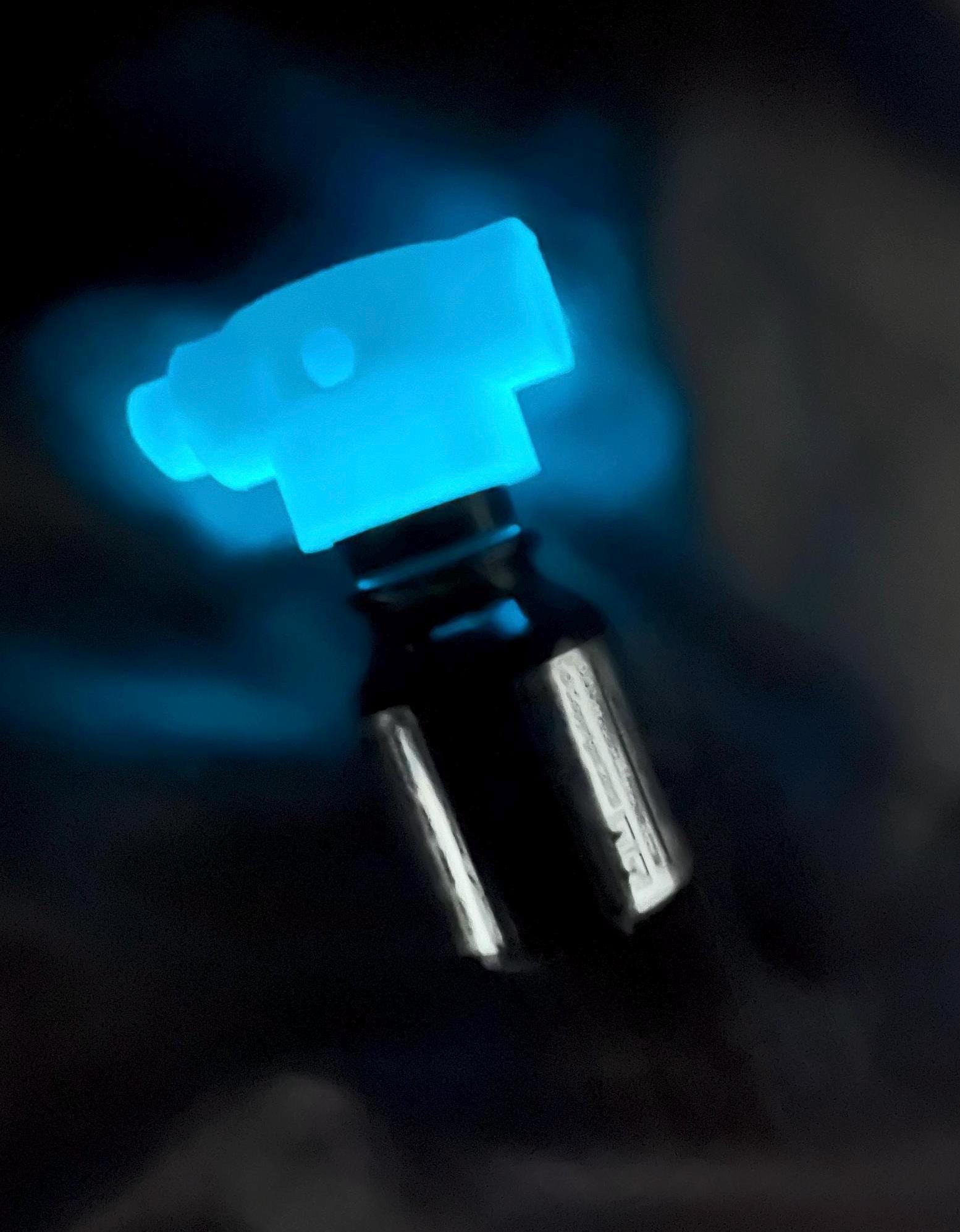 poppers screw on cap. Fits most bottle threads (see description). Glow Blue, Blue, and yellow available. Other colors arriving soon.