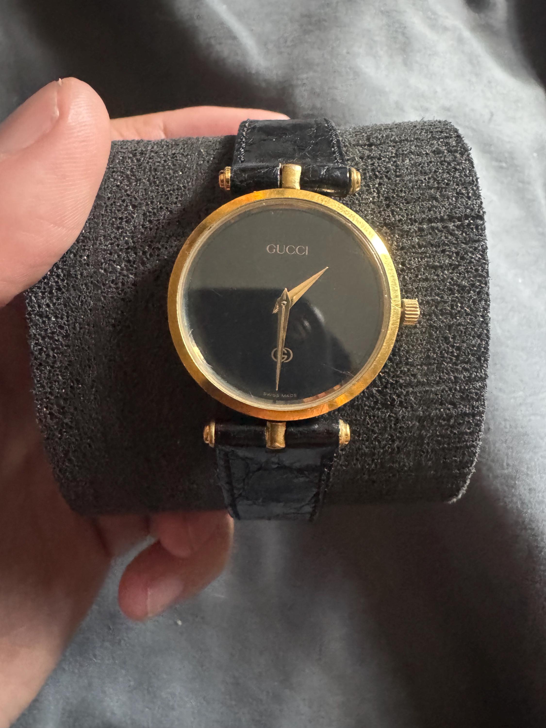 Gucci 2000M-1607 ブラックダイアル 時計 Gucci 2000M-1607 ブラックダイアル 時計