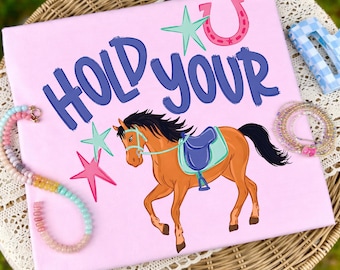 Hold Your Horses PNG, Cavallo PNG, Tendenza PNG, Frase accattivante PNG, Rodeo PNG, Femminile PNG, Boutique PNG, Preppy PNG, Femminile PNG