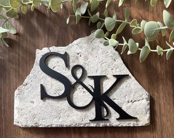 Acryl-Anfangsbuchstaben-Monogramm: DIY-Tischdekorationen für die Hochzeit