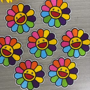美しい2つの刺繍されたひまわりのスマイリーフェイスパッチ、かわいいスマイリーフェイスパッチ、絵文字パッチ、アイロンパッチ