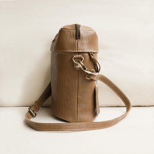 Small genuine leather shoulder bag, Vintage brown shoulder handbag, Retro women&#39;s leather bag, simple shoulder strap, Leather handbag