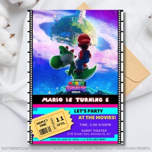 Puede incluir: Una colorida invitaci&oacute;n para una fiesta de cumplea&ntilde;os con tem&aacute;tica de cine. El dise&ntilde;o presenta a Mario montando a Yoshi, con el texto "Mario cumple 6" y "&iexcl;Fiesta en el cine!" Incluye detalles del evento.