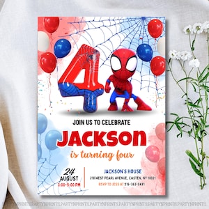 Może przedstawiać: Zaproszenie na przyjęcie urodzinowe z motywem Spider-Mana. Projekt zawiera czerwono-niebieski balon z cyfrą 4, figurkę Spider-Mana i kolorowe balony. Tekst brzmi: "Join us to celebrate Jackson is turning four".