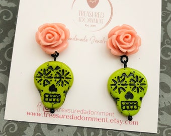 Sugar Skull Earrings with Rose, Green Skull, Pink Rose, Stud, Czech Glass Skull Beads Earrings, Dia de Los Muertos Earrings, Day of the dead