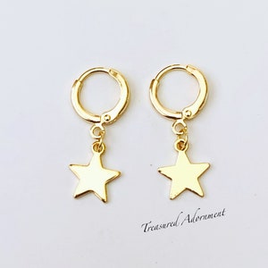 Kendra Scott Mikki Huggie Hoop Earrings In Metallic - Foto 9