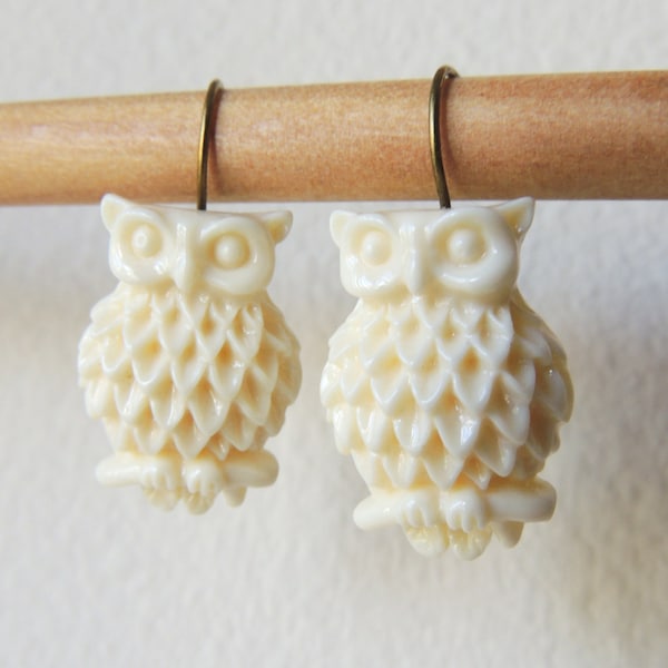 Whimsical Owl Earrings, Ivory owl, Off White,  wise owl earrings, Owl Earrings, Snow Owl Earrings, Thank you gift