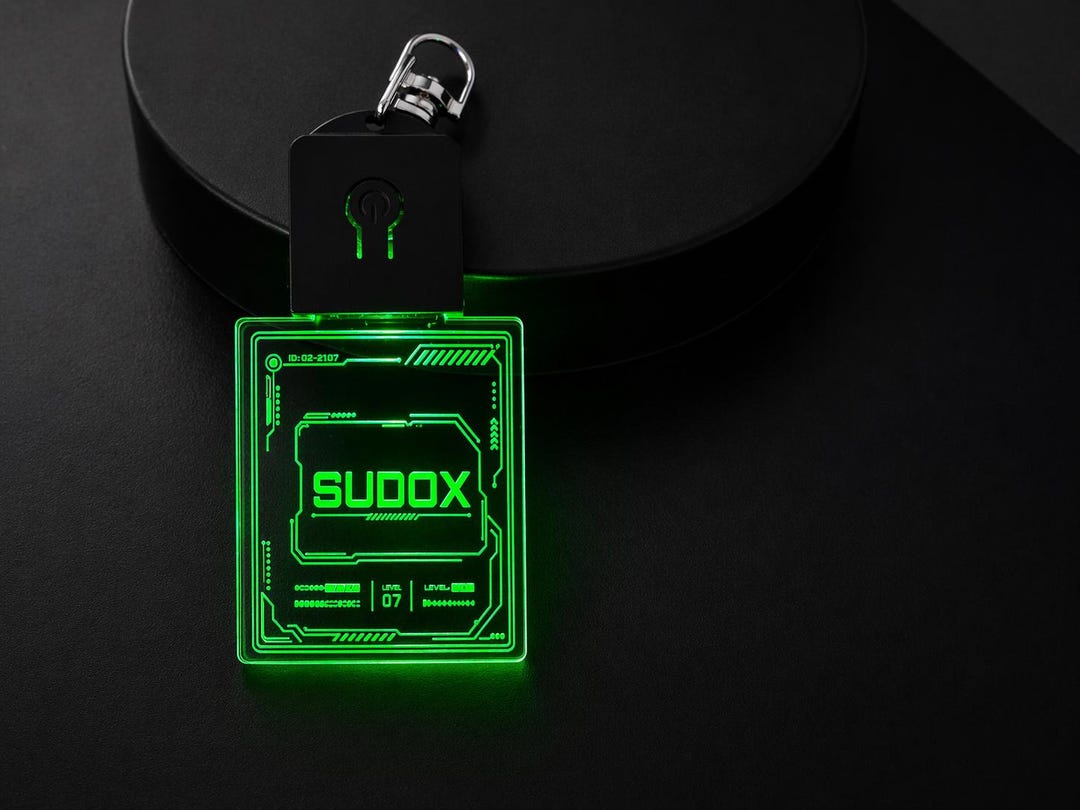 Cyberpunk LED Keychain – Custom RGB Edge Lit Acrylic Tag – Futuristic ...
