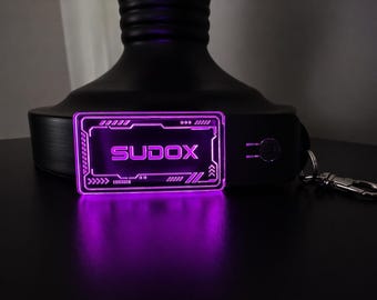 Llavero LED RGB Cyberpunk personalizado – Etiqueta de nombre personalizada, llavero acrílico con iluminación perimetral, regalo para gamers estilo hacker, accesorios tecnológicos