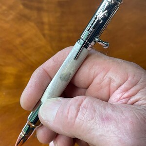 Bolígrafo de asta de alce con balas – Calibre 30, cerrojo, regalo para cazadores y veterinarios – Hecho a mano por ASH Woodshops