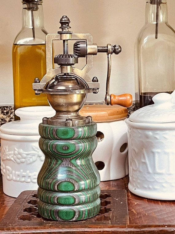 Pepper Mill - Vintage Style - Old Fashioned Kitchen Classic Steampunk – Spectraply Wood - Handmade by ASHWoodshops