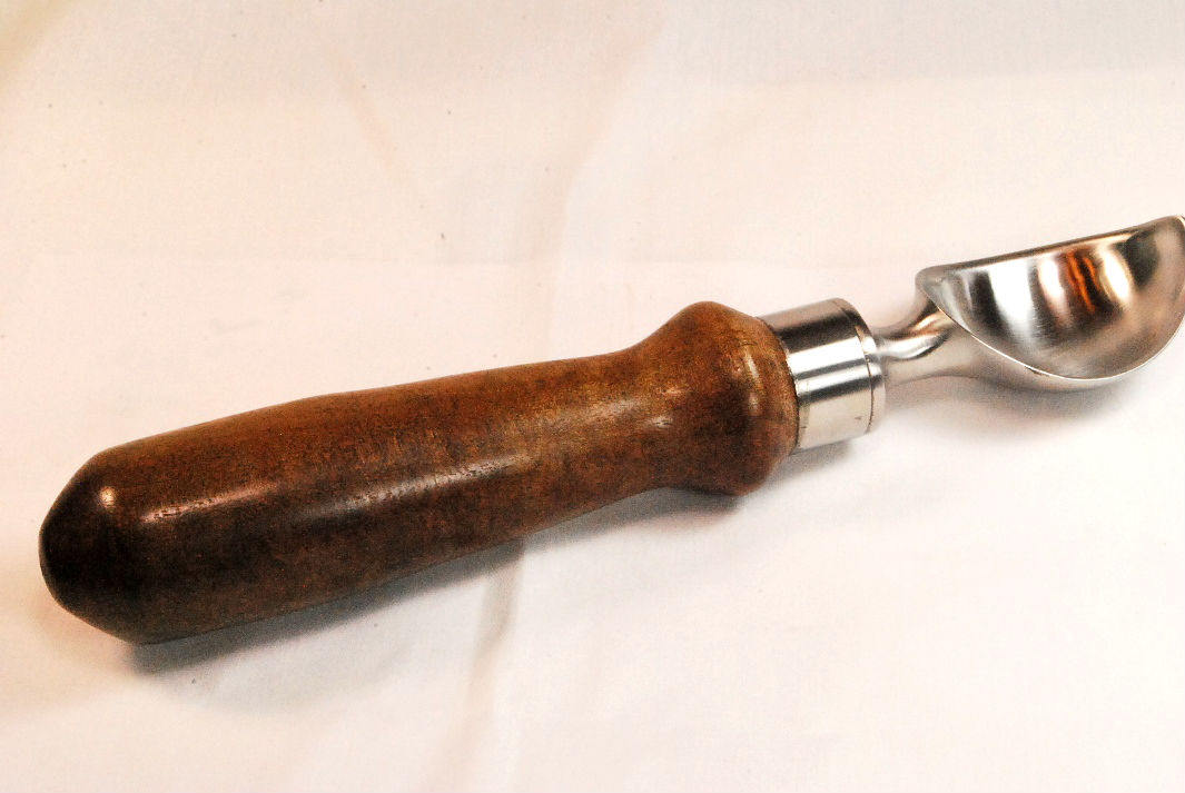 Vintage Style Ice Cream Scoop, Handmade Wood Handle, ASH Wood Old